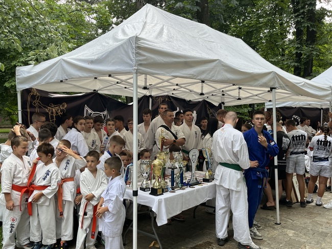 Масовият спорт е основата за изграждането на по-здраво и активно младо поколение, заяви заместник-министърът на младежта и спорта Петър Младенов