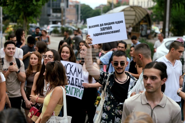 Medical Professionals Demand that Their Starting Wage Should Be Three Times the Minimum Wage in Bulgaria