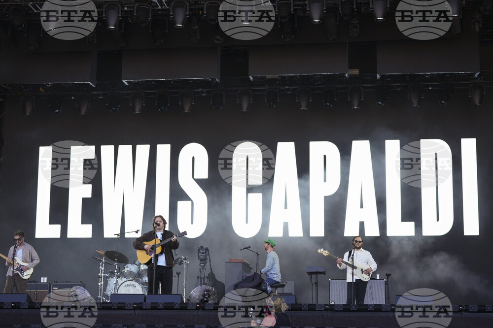 Луис Капалди се завърна на фестивала "Гластънбъри"