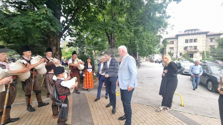 Tourism Minister Borshosh Opens Summer Tourist Season in Chepelare