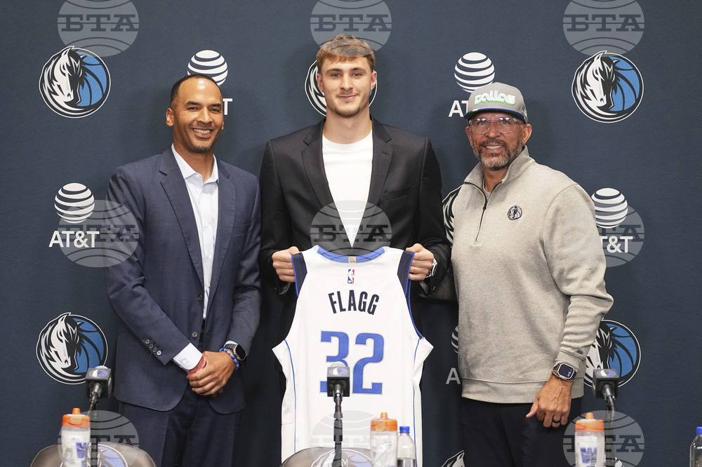 Mavericks Flagg Basketball