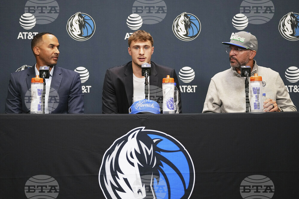 Mavericks Flagg Basketball