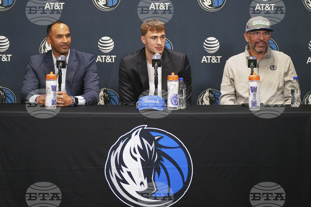 Mavericks Flagg Basketball