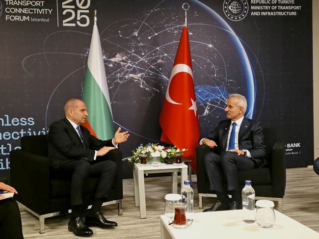 Deputy PM Karadjov, Turkish Transport Minister Uraloglu Discuss Increasing Capacity of Rail and Road Links Between Bulgaria and Turkiye