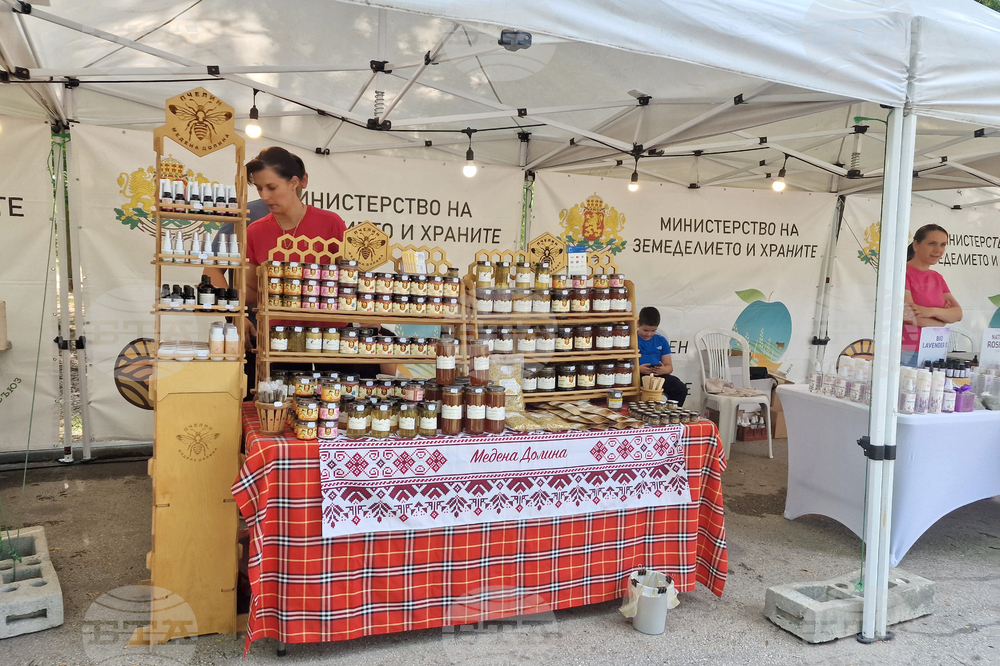 Изложение на местни млечни и растителни продукти се провежда днес и утре в парк "Лаута" в пловдивския район "Тракия"
