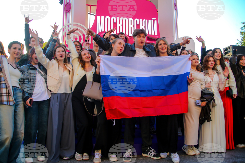 Russia School Graduates
