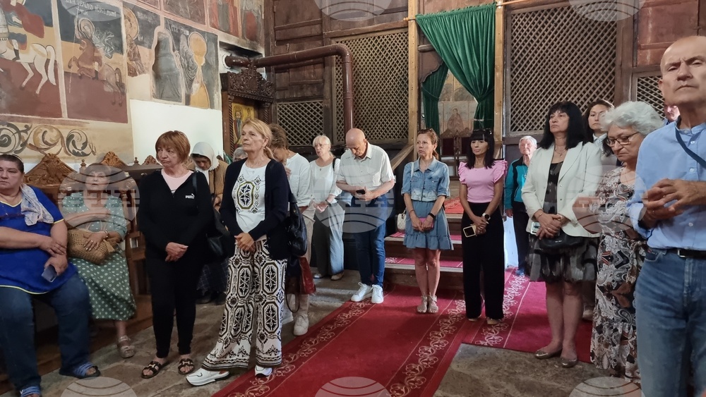 Брезник - патриарх Даниил - света литургия