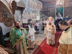 Брезник - патриарх Даниил - света литургия