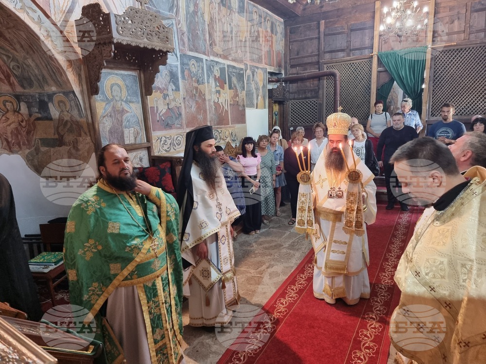 Брезник - патриарх Даниил - света литургия