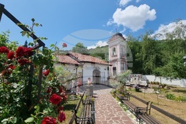 Брезник - патриарх Даниил - света литургия