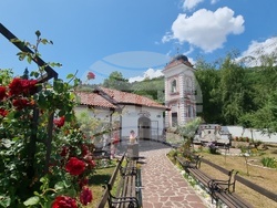 Брезник - патриарх Даниил - света литургия