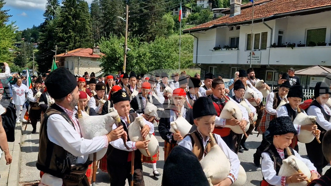 Гайдари от цяла България се събраха в смолянското село Стойките за националния събор „Апостол Кисьов“