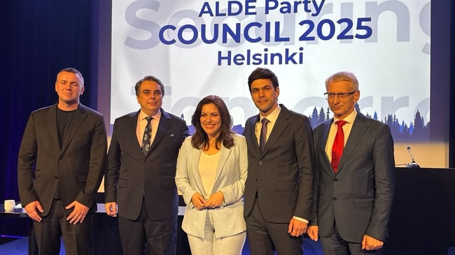 „Продължаваме Промяната“ беше приета за член на партията на Европейските либерали АЛДЕ