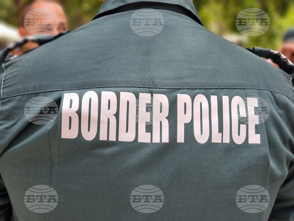 Гранични полицаи задържаха 10 мигранти без документи на пътя Самоков – София