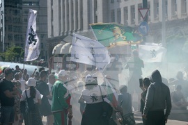 Протест за запазване на лева