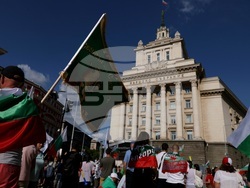 Протест за запазване на лева