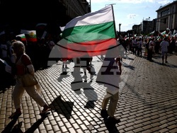 Протест за запазване на лева