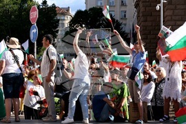 Протест за запазване на лева