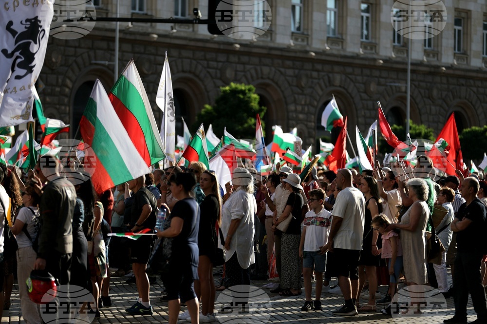 Протест за запазване на лева