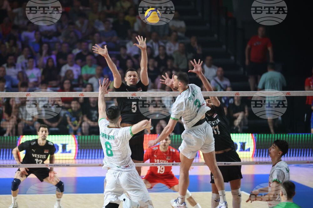 България претърпя поражение в три гейма от Турция в третата среща от Лигата на нациите по волейбол в Бургас