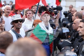 Протест за запазване на лева
