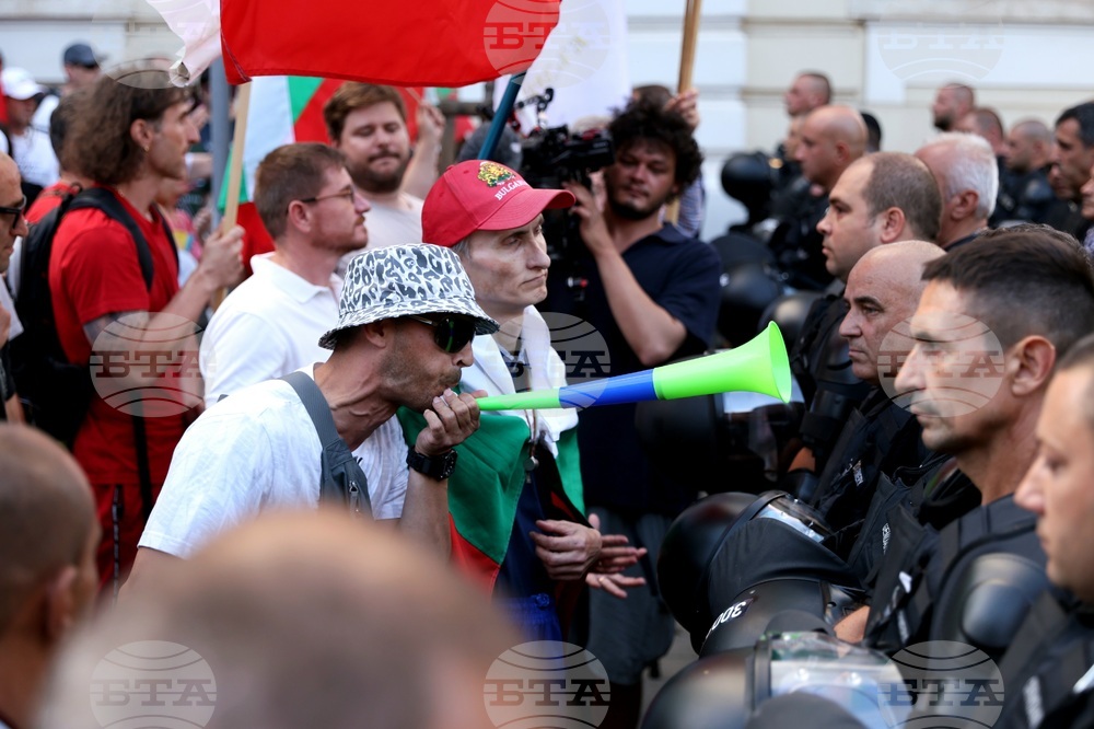 Протест за запазване на лева