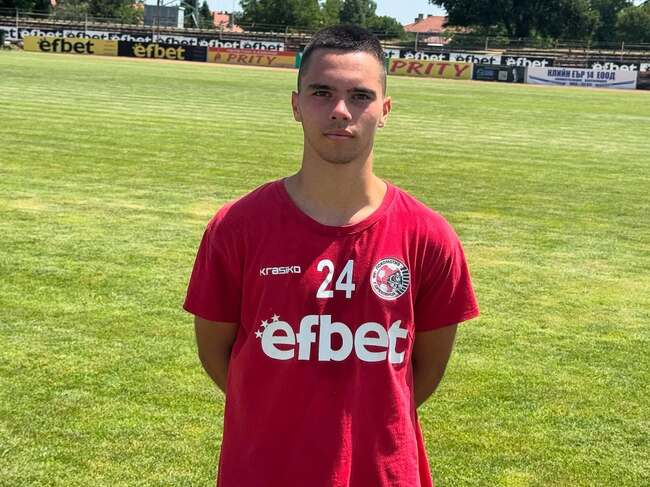 Левски изпрати халфа Михаил Петров под наем в Локомотив Горна Оряховица