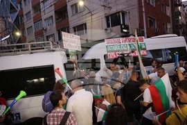 Протест за запазване на лева