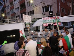 Протест за запазване на лева