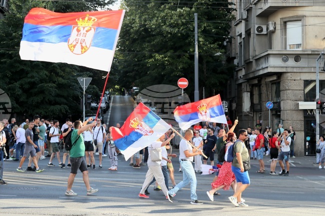 Много белградски журналисти са били атакувани от полицията по време на съботния протест, съобщи професионална организация