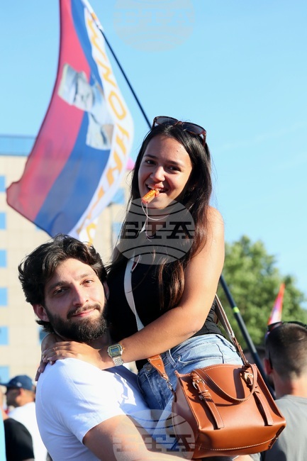 Маскирани мъже премахнаха блокадата на университета в сръбския град Нови пазар; студентите искат оставки 