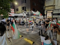 Протест за запазване на лева