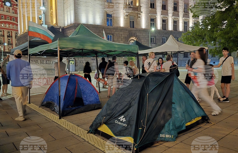 Протест за запазване на лева