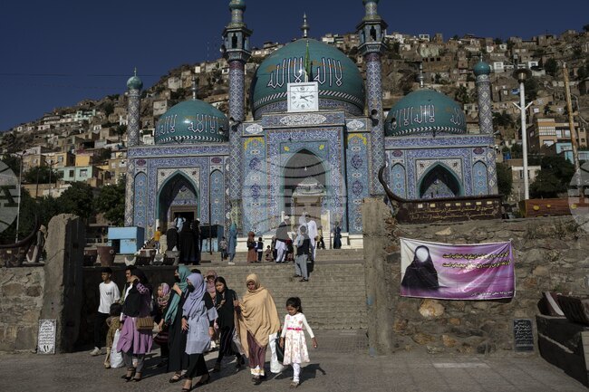 МНС издаде заповеди за арест на двама талибански лидери за преследване на жени заради пола им