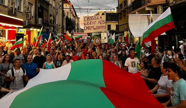 ПП “Възраждане”: Българите не искат еврото, протестираха и изградиха палатков лагер в центъра на София, нарекоха го “Град на лева”