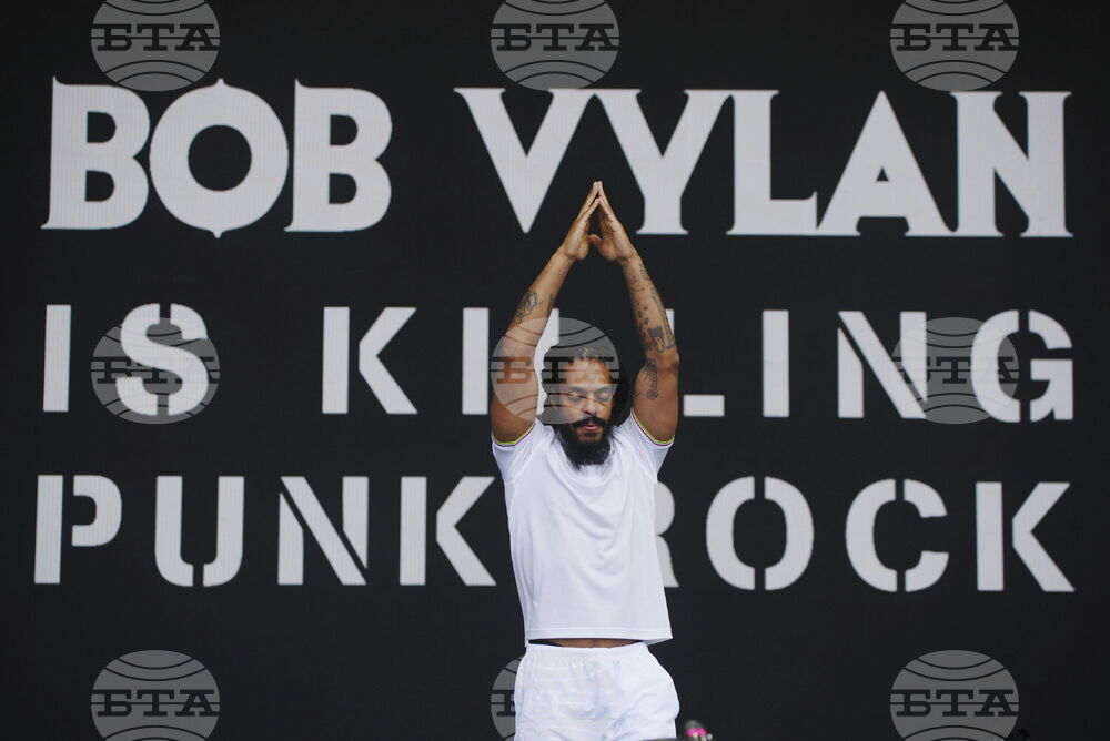 Рапърите от дуото „Боб Вилан” няма да бъдат съдебно преследвани заради изказвания срещу израелската армия на фестивала „Гластънбъри"