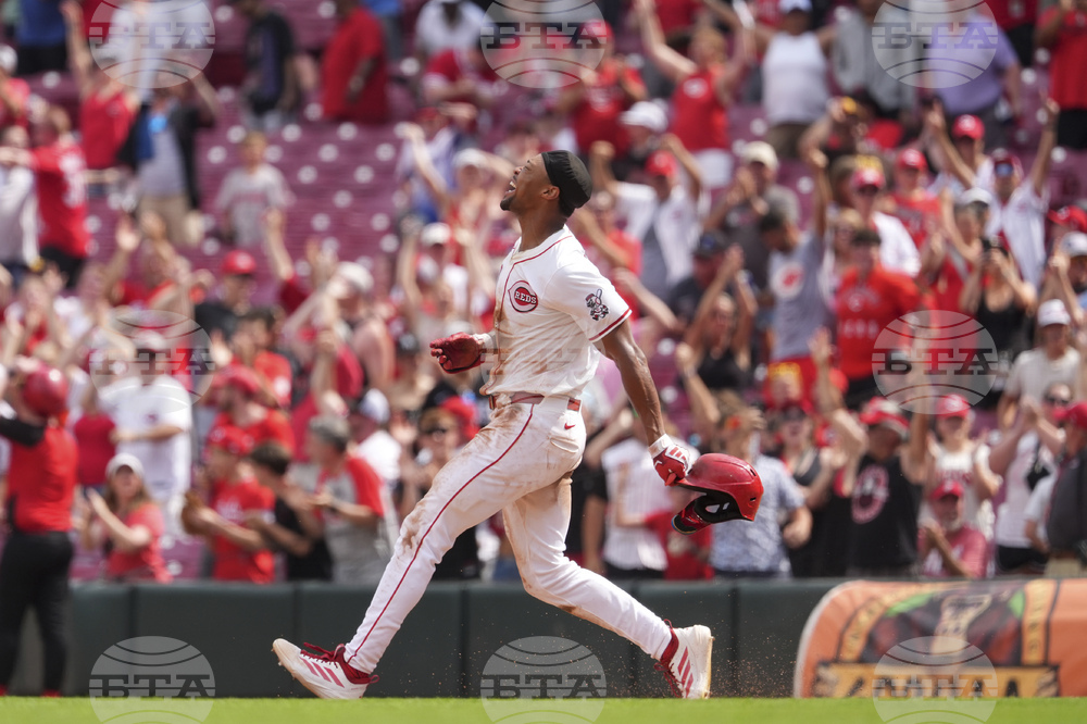 APTOPIX Padres Reds Baseball