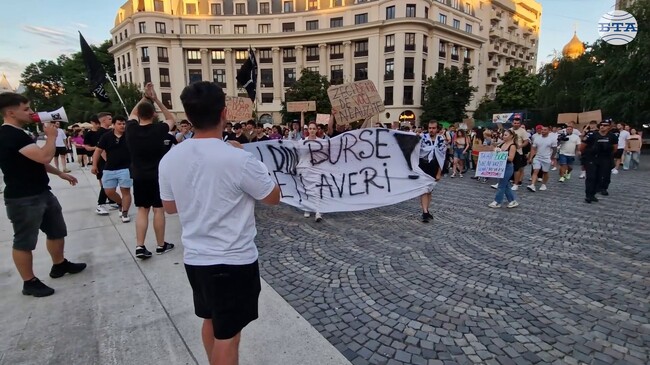 Няколкостотин души протестираха в Букурещ срещу плановете на управляващите за намаляване на студентските стипендии