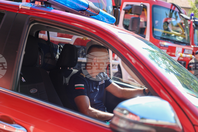 Български пожарникари се включиха в гасенето на пожар близо до Вурвуру в Гърция, МВнР предупреждава гражданите да спазват препоръките на властите