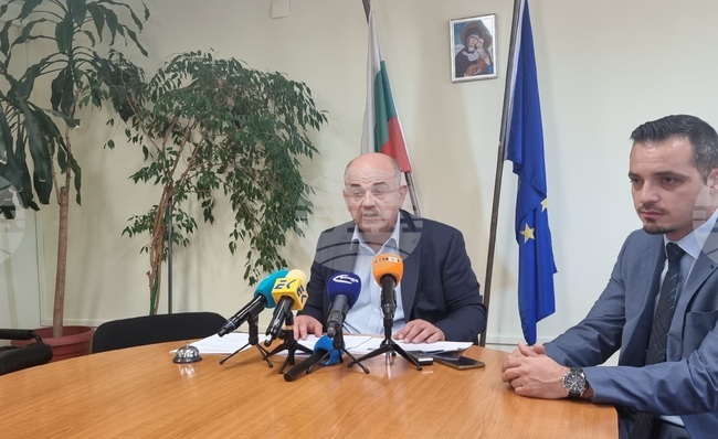 Има нормален пазар и няма тенденции за резки промени, каза председателят на Държавната комисия по стоковите борси и тържищата Владимир Иванов