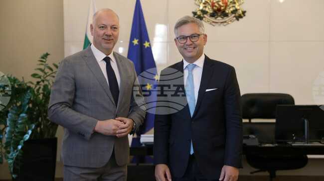 Bulgarian PM Meets EU Migration Commissioner, Border Security and Illegal Migration Are on Agenda