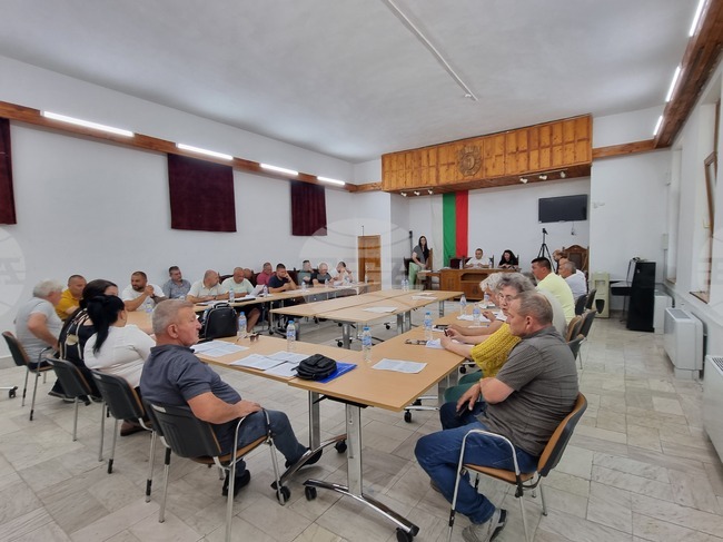 Общинският съвет в Котел одобри бюджетни корекции и образователни мерки