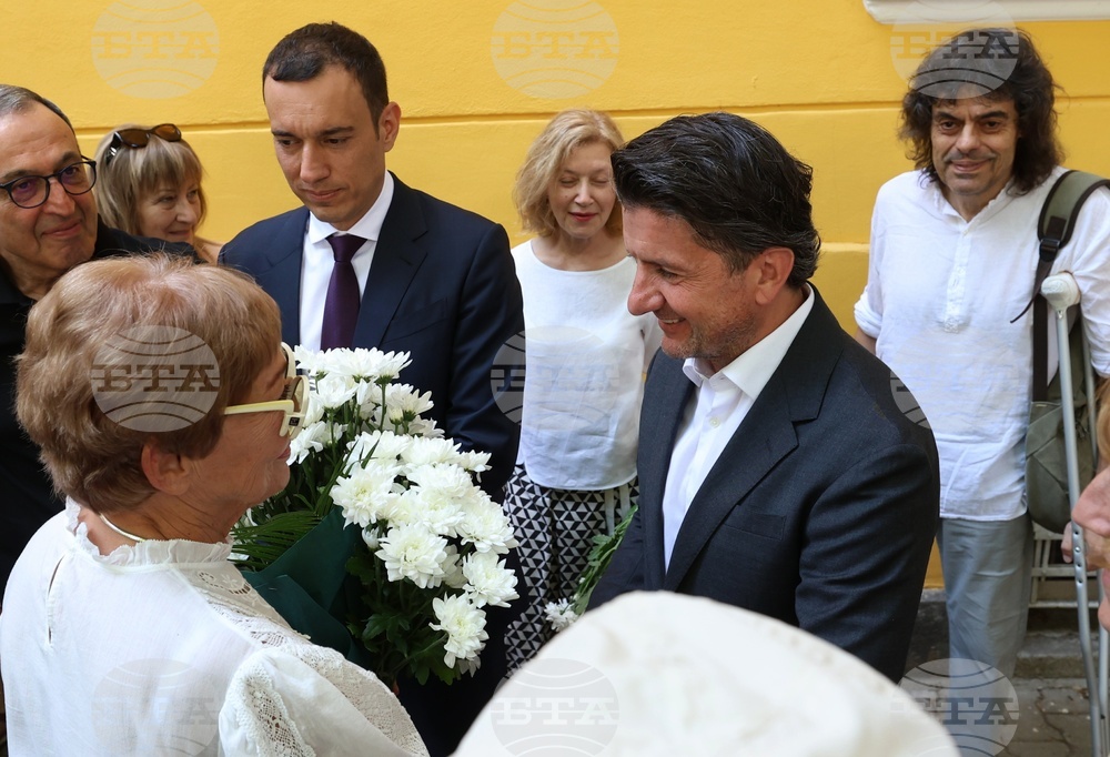 Паметна плоча в чест на Кирил Маричков - откриване