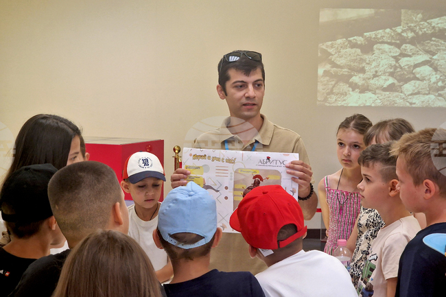 „Лято в музея“ в Разград събира деца на пътешествие назад във времето