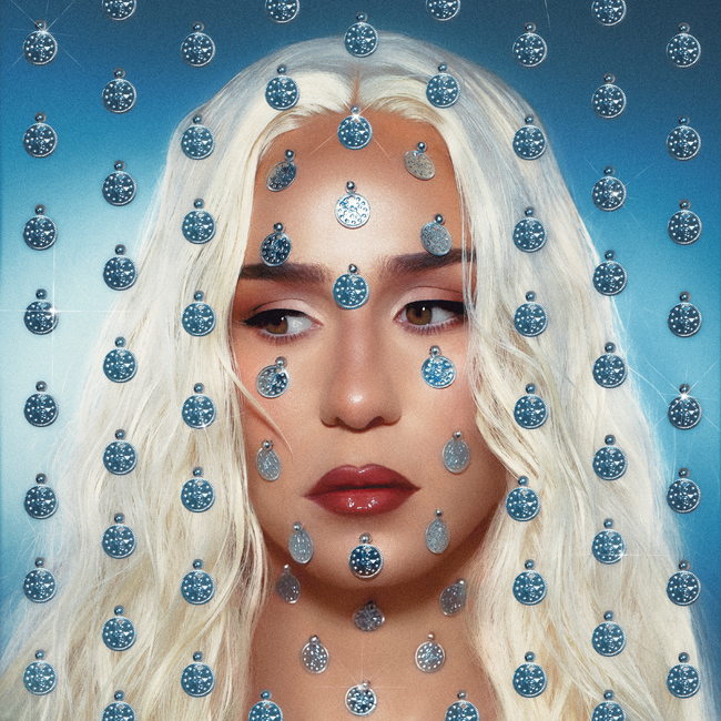  Мила Роберт представя нов албум, вдъхновен от балканските корени и зората на демокрацията