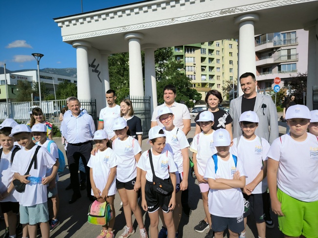 Боряна Калейн и Владимир Далаклиев откриха XXI-вия Детски лагер по изкуствата и спорта в Националната спортна академия "Васил Левски"