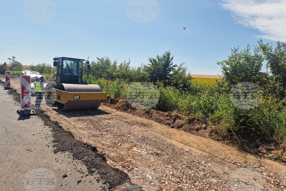 Село Минерални бани - ремонт на пътя