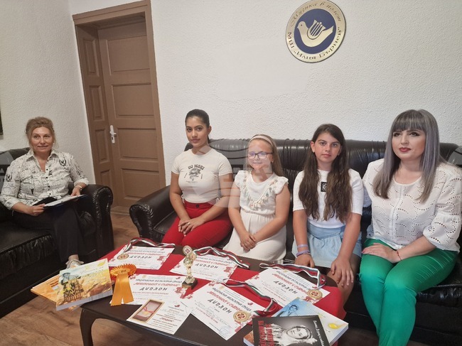 С четири първи специални награди се завърнаха възпитаници на Музикалната школа „Илия Бърнев“ – Разград от национална фолклорна среща