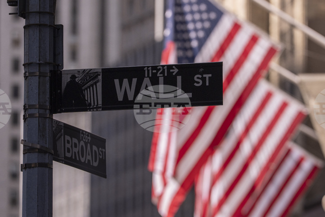  Водещите индекси на Уолстрийт поеха нагоре в ранната търговия начело с технологичния сектор, "Енвидиа" стана най-скъпата компания в света