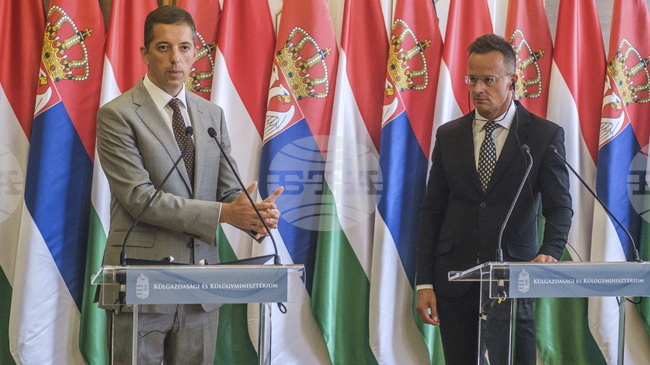 Няма да оставим нашите сръбски приятели без енергийни ресурси, каза унгарският външен министър Петер Сиярто в Белград 